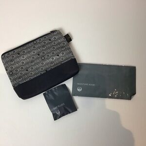 Tatsumura silk amenities bag.
